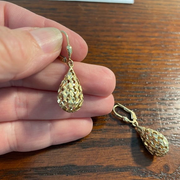 14k Yellow Gold Tear Drop Filagree Drop Earrings - Picture 4 of 9